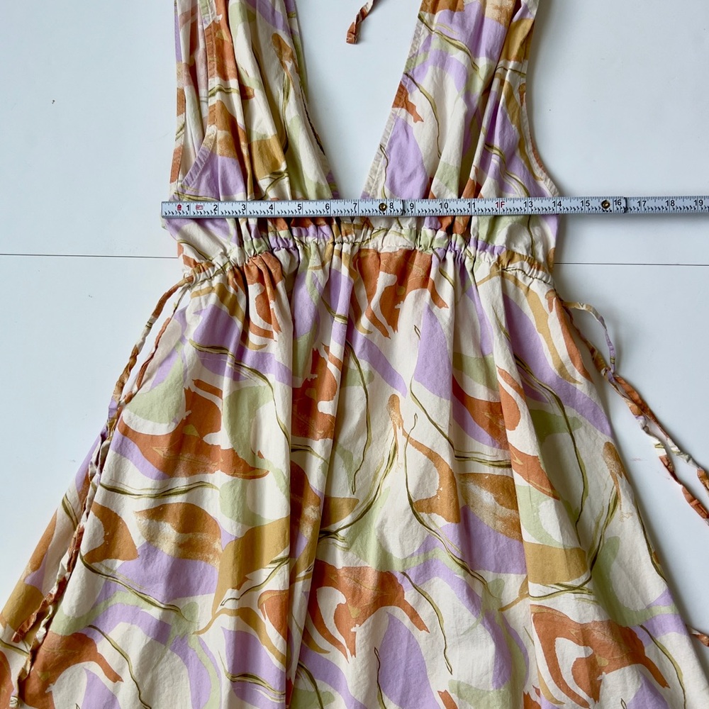 Sleeveless V-Neck Swirl Print Dress in Lavender, Peach & Cream - Picture 5 of 6